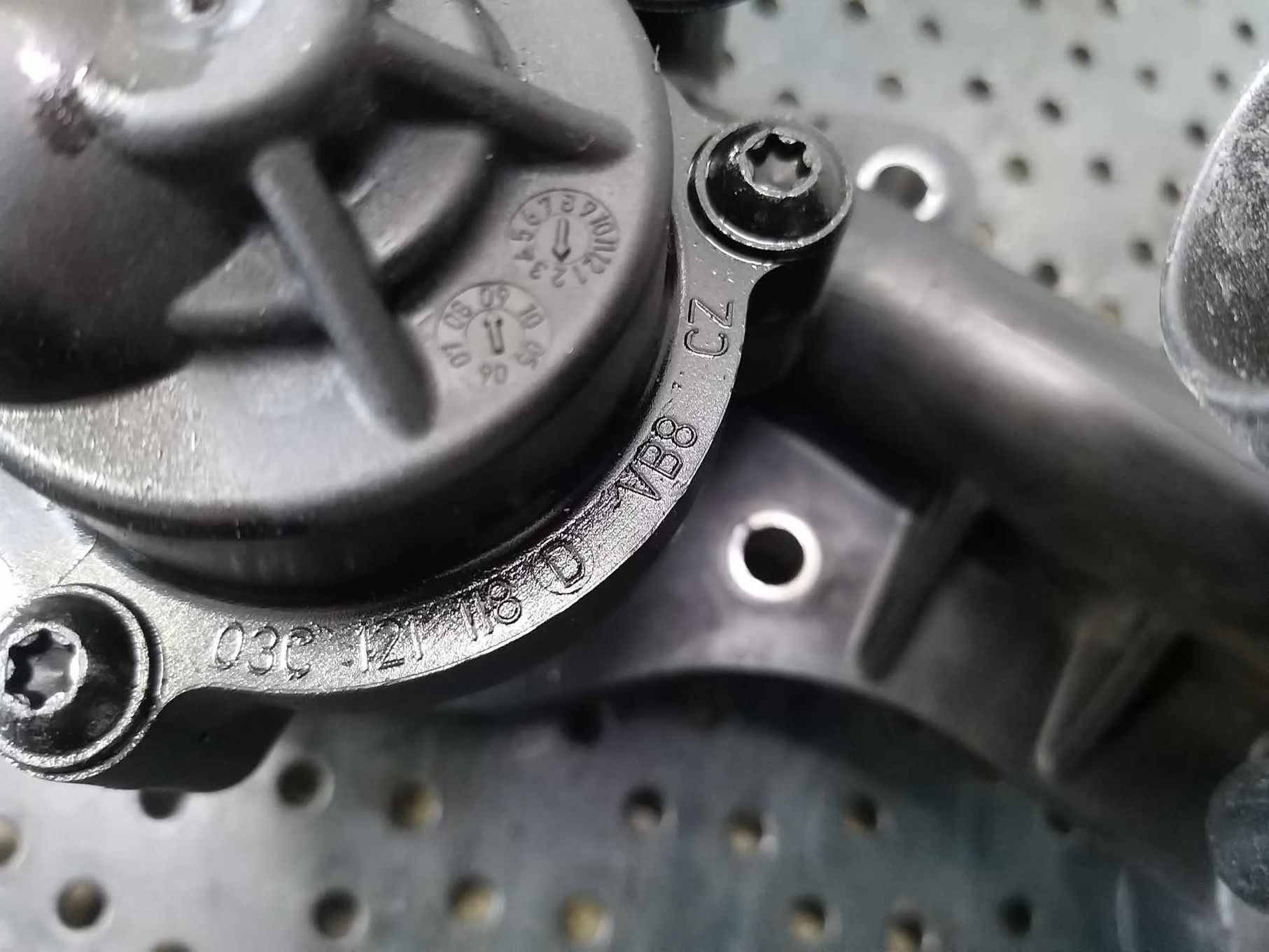 Corp termostat 1.4 tsi vw golf 6 03c121118d