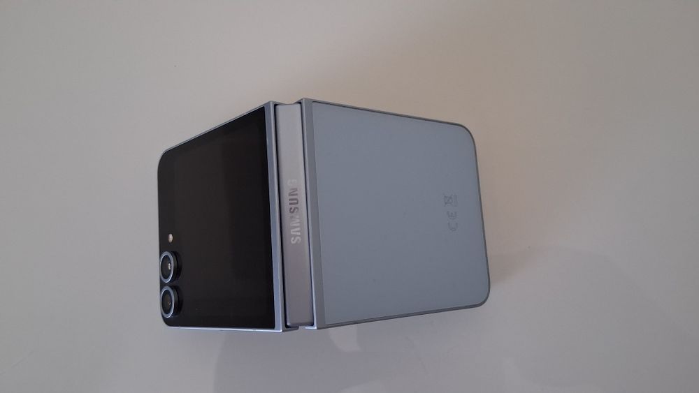 Ofer la vânzare Samsung Z Flip 6 ca nou garanție casco