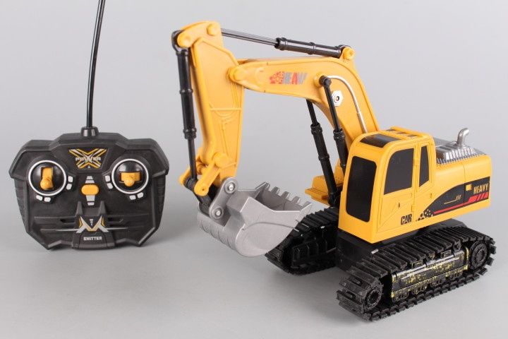 Радиоуправляем багер със зареждаща се батерия