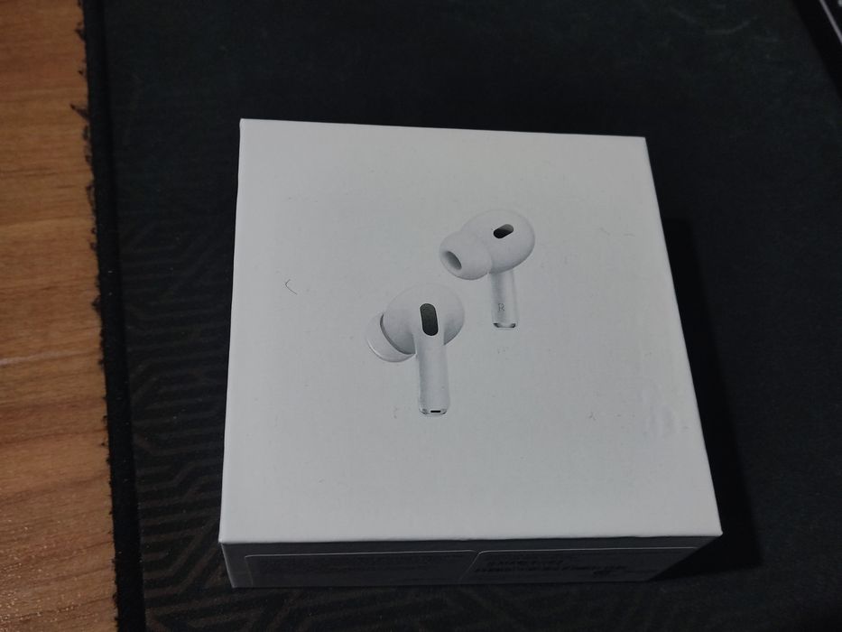 AirPods Pro новые.