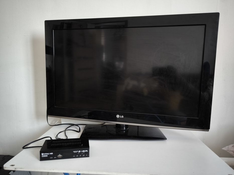 Телевизор LG +Отау тв с антенной