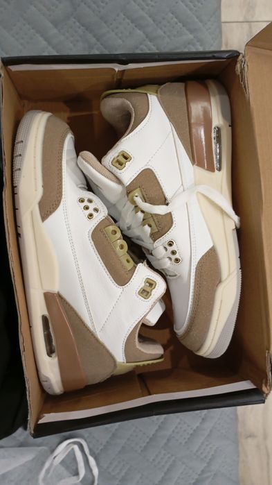 Air Jordan 3 "Beige"