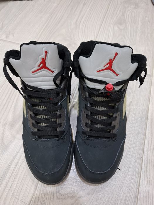 Продаю кроссовки Jordan 5 gore tex.