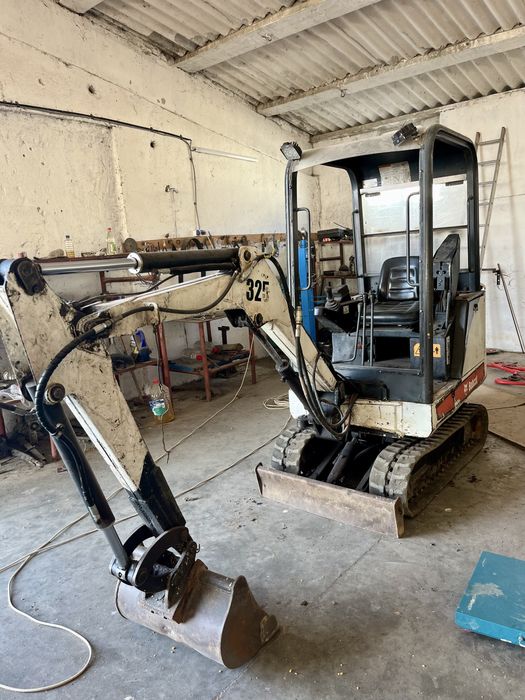 Miniexcavator Bobcat 325