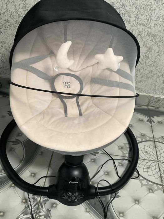 Люлка със блутут самовъртяща