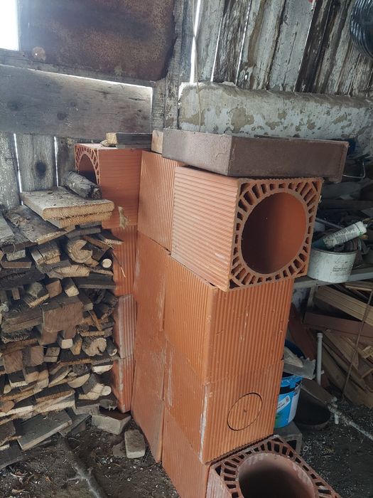 Vând cărămidă cos fum 23 lei