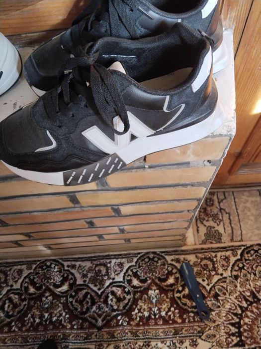 Кроссовки и босоножки женские