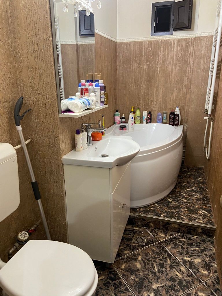 Închiriez apartament