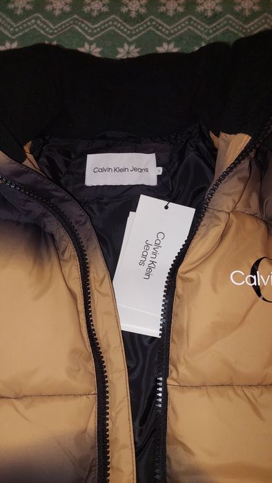 Vând geaca CK și MK