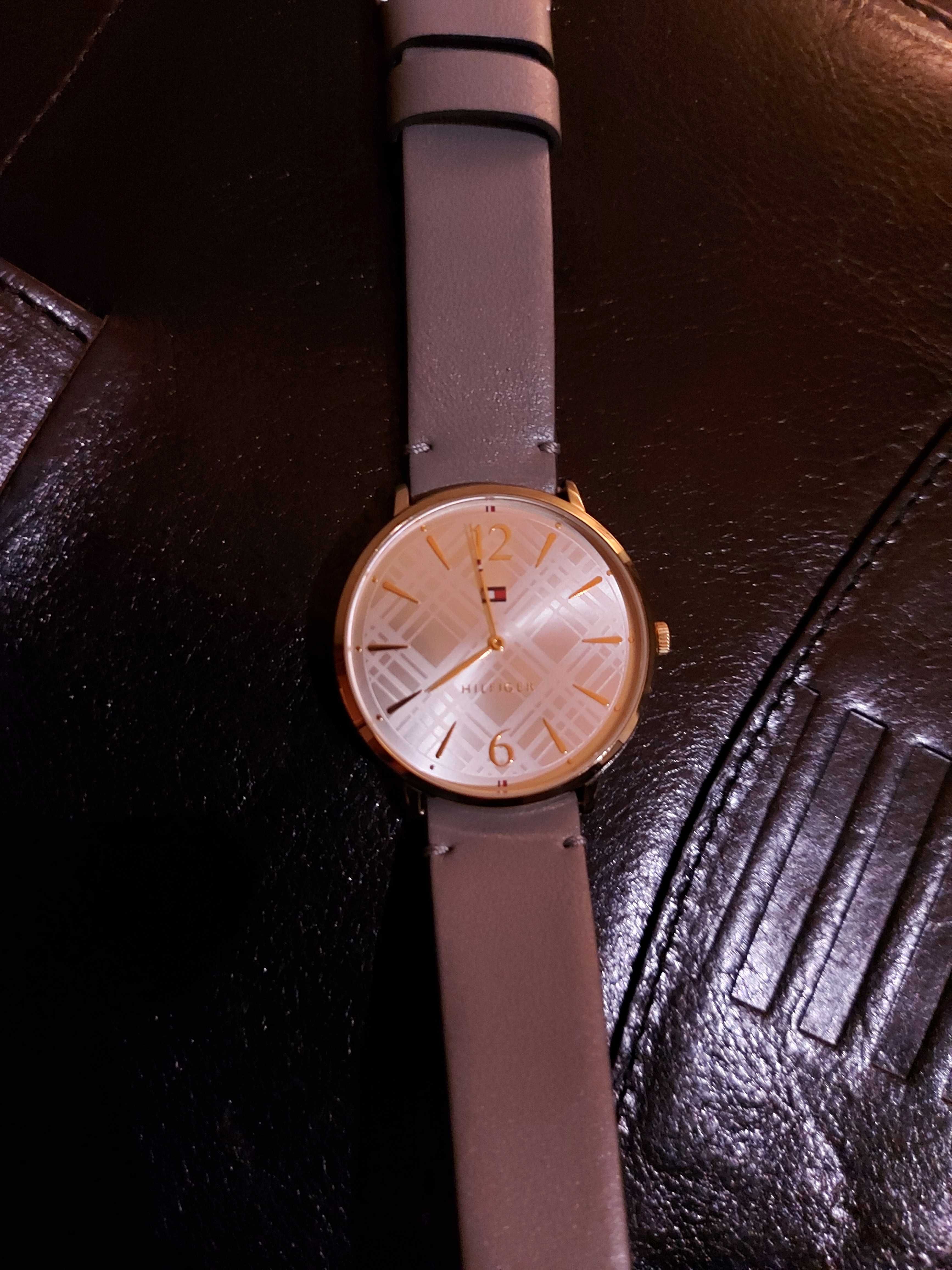 Часовник tommy hilfiger