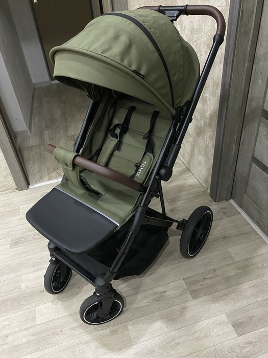 Коляска прогулочная Tomix