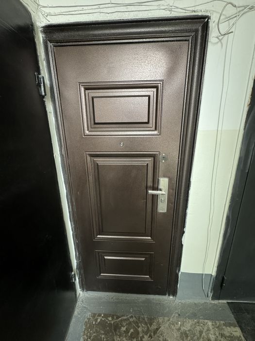 Продам входную дверь