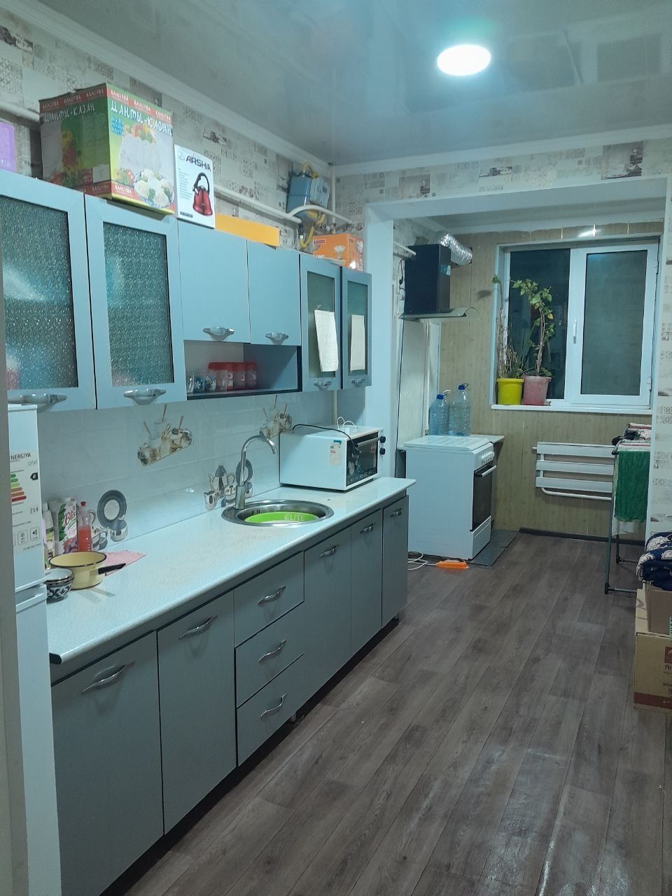 70 жиллиқ 1-домдан 2-етаж 11-жай сатылади 5 ханалы