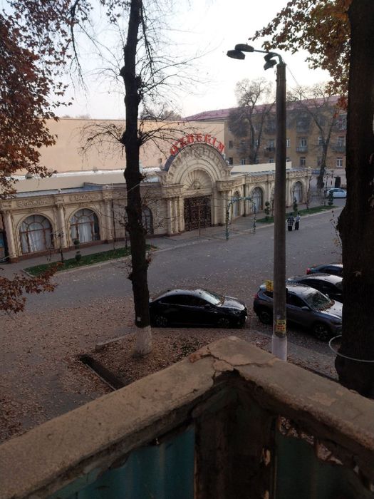 Продается квартира в центре ЧИРЧИКА