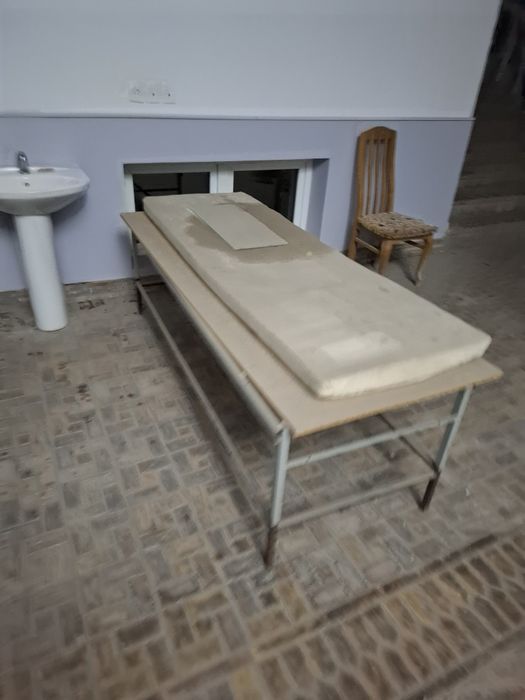 Металлическая кровать для массажа