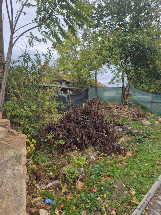 Имот в центъра на Полски Тръмбеш