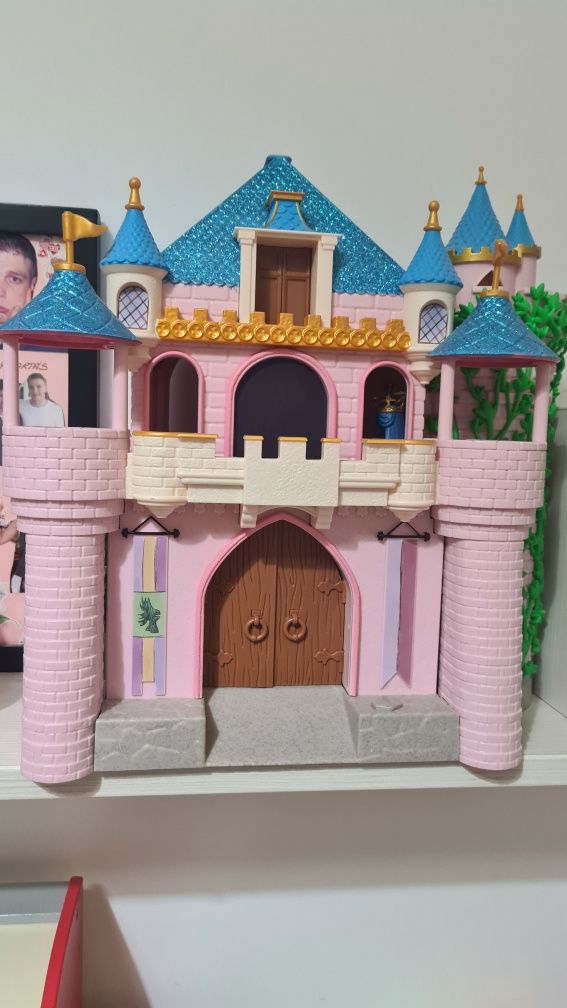 Castelul Frumoasei din padurea adormita Disney