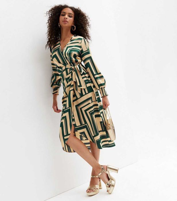 Сатенена рокля размер M