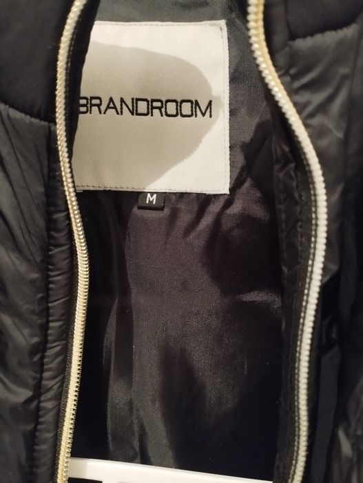 Безрукавка черная размер М в отличном состоянии 4000 тг