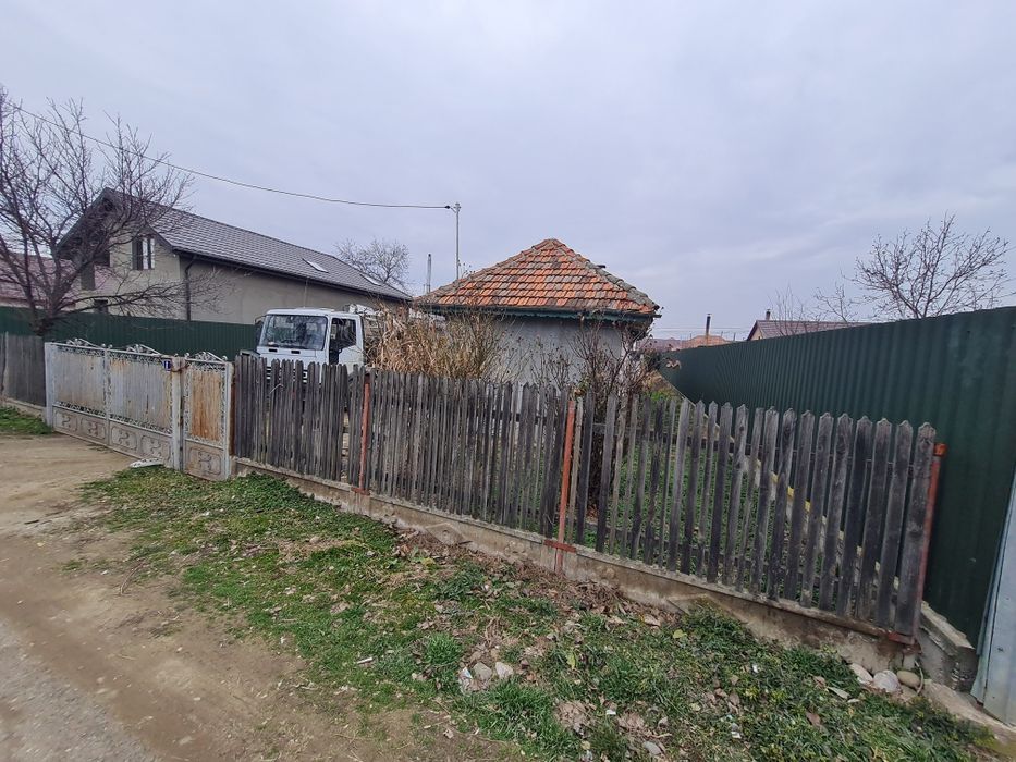 Casa batraneasca de vânzare în satul Potoceni com.Maracineni Buzău