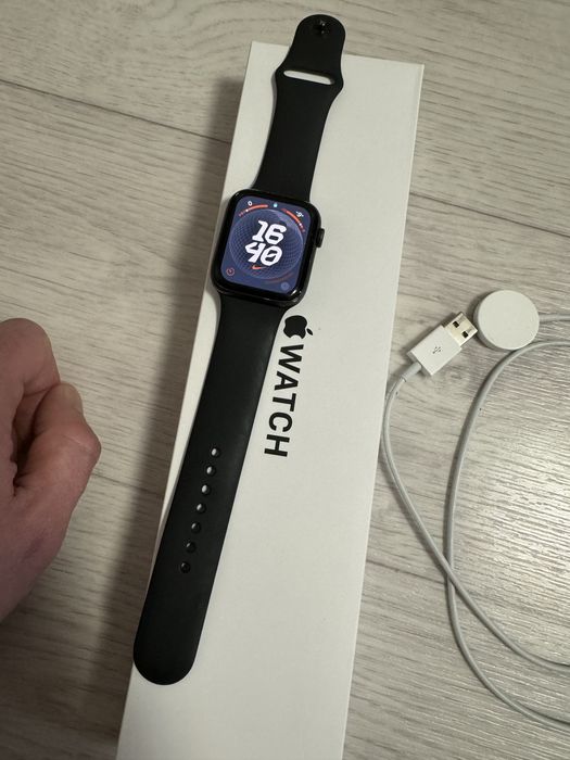 Продам Apple watch se