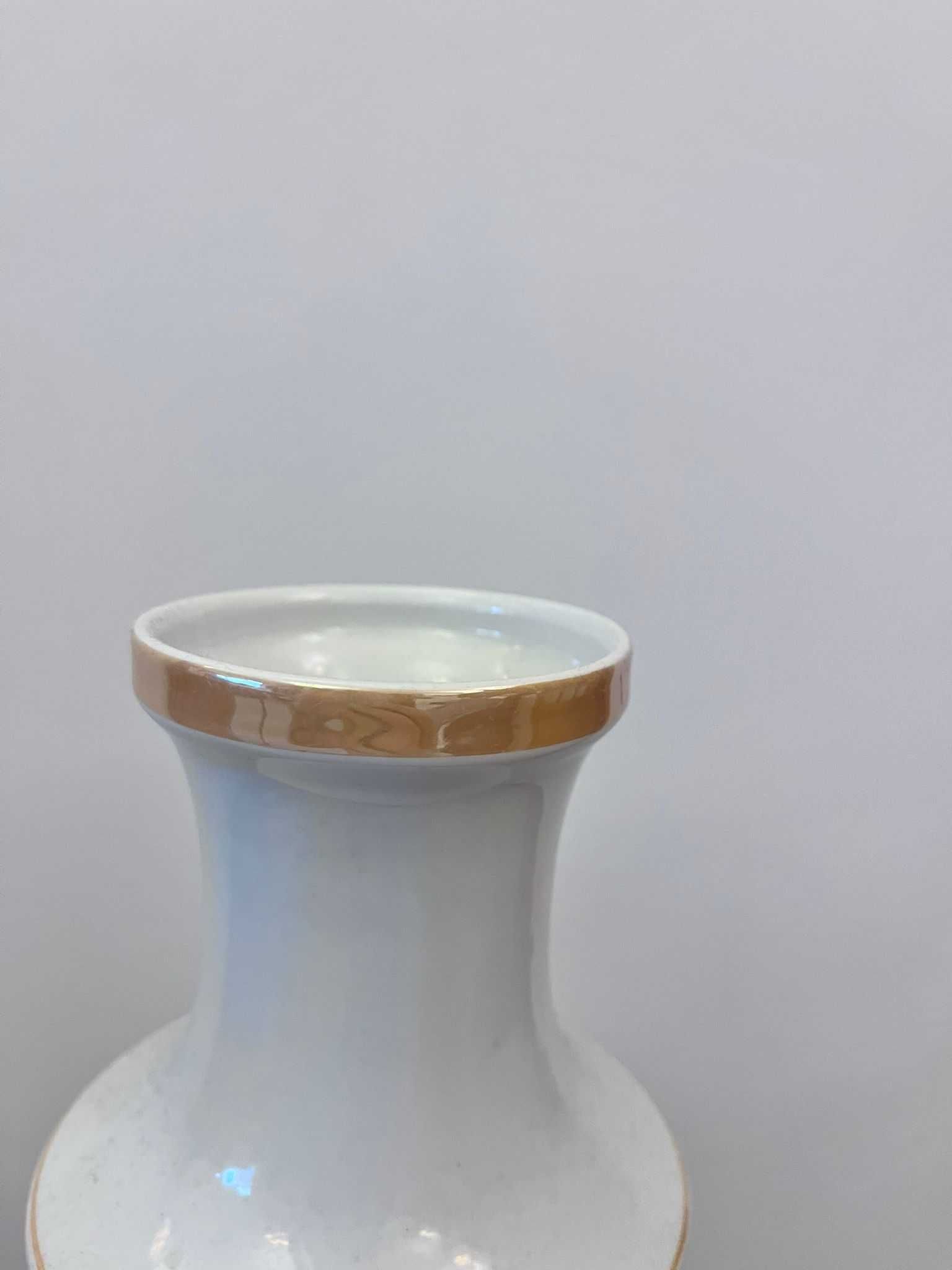 Piesa portelan SANBO ca si Lladro Spania marcata bibelouri bibelou