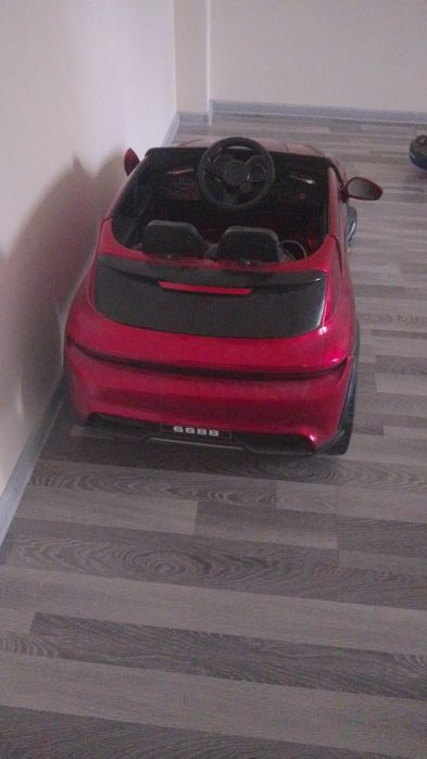 Mashina bolalar uchun holati yaxshi kam haydalgan