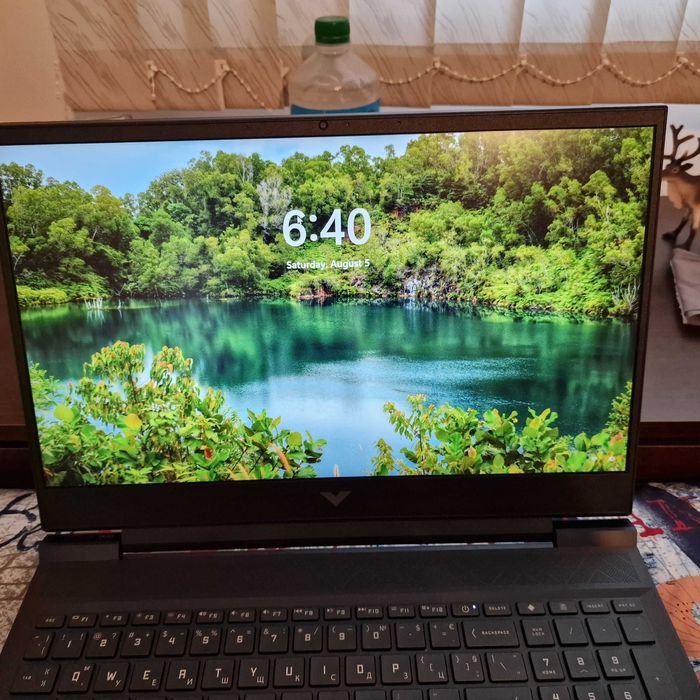 HP Victus 16-d1000nu цвят Mica Silver.