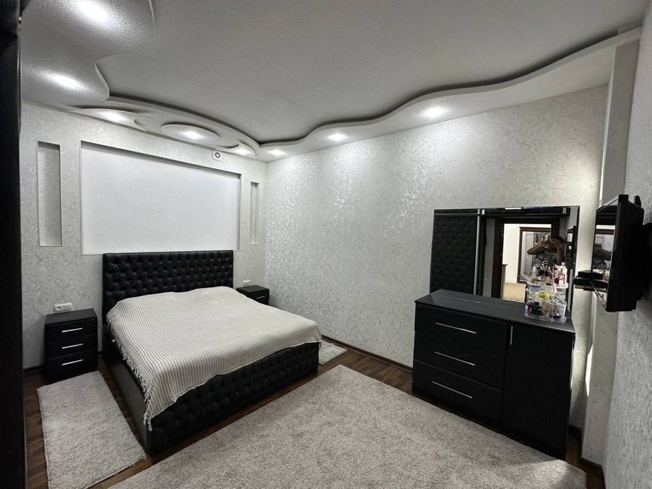 Hovli sotiladi srochna