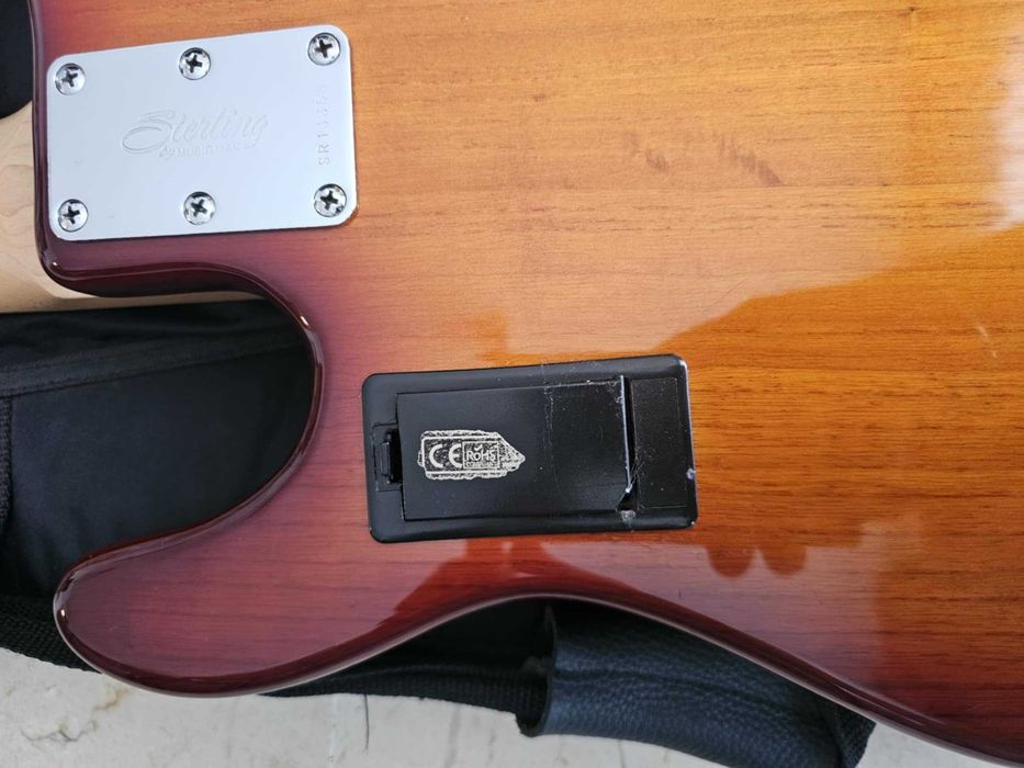 Sterling Ray35 by Music Man – 5-струнен бас с активна електроника