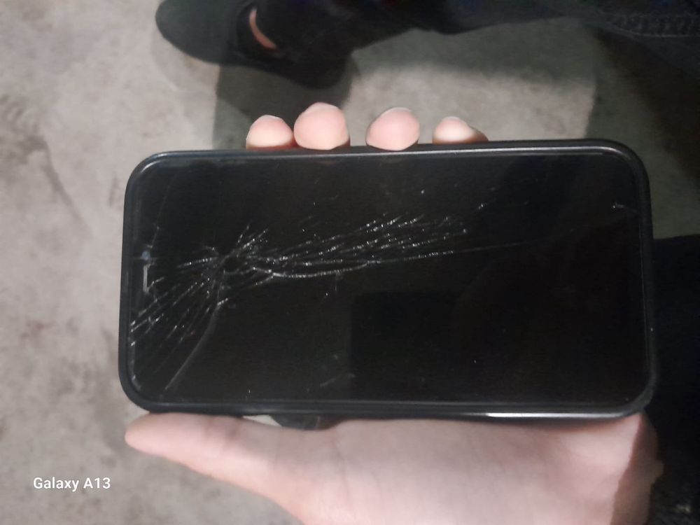 Продам iphone 11 Red