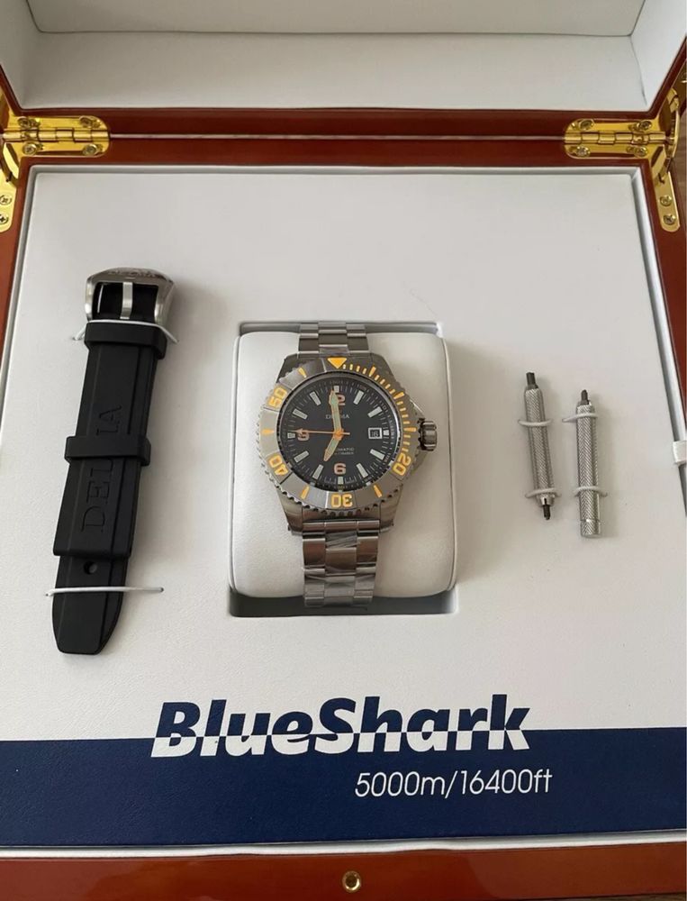 Delma Santiago Blue Shark lV 5000m/16’400ft Diver Swiss Automatic