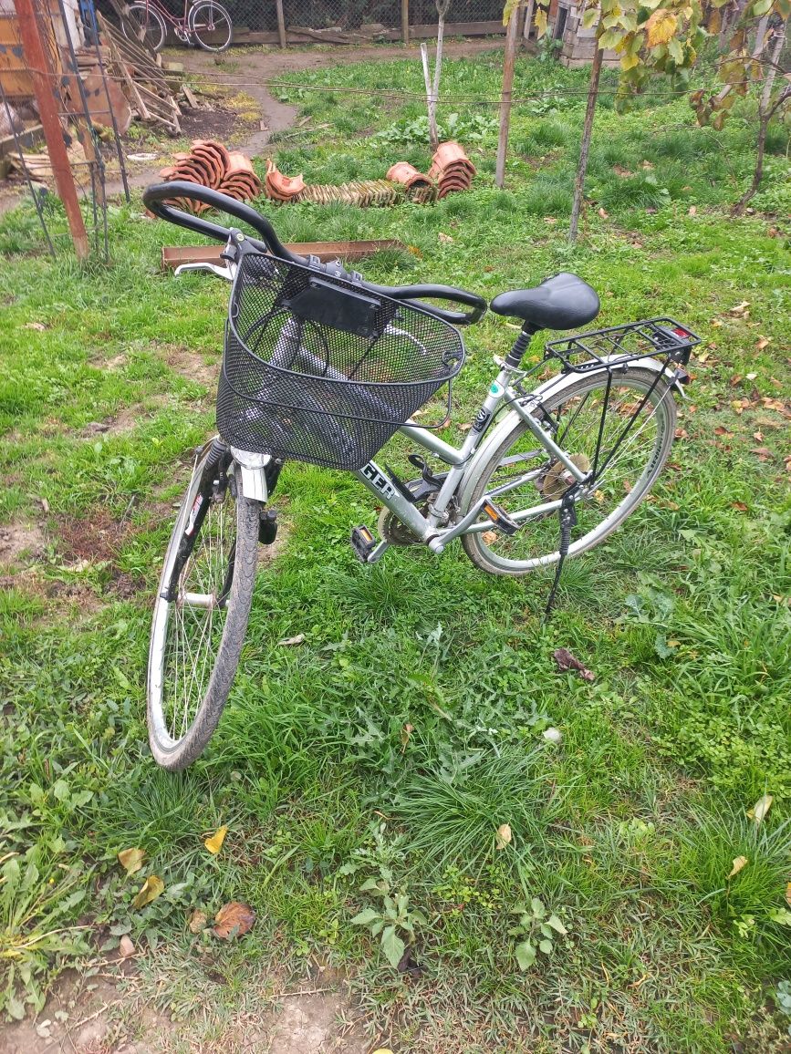 Vând bicicleta  de damă  în stare bună