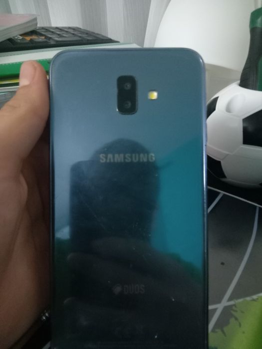 Telefon j6+ functional