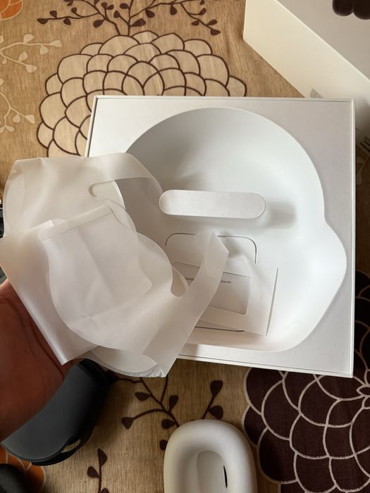 AirPods Max Midnight Lightning