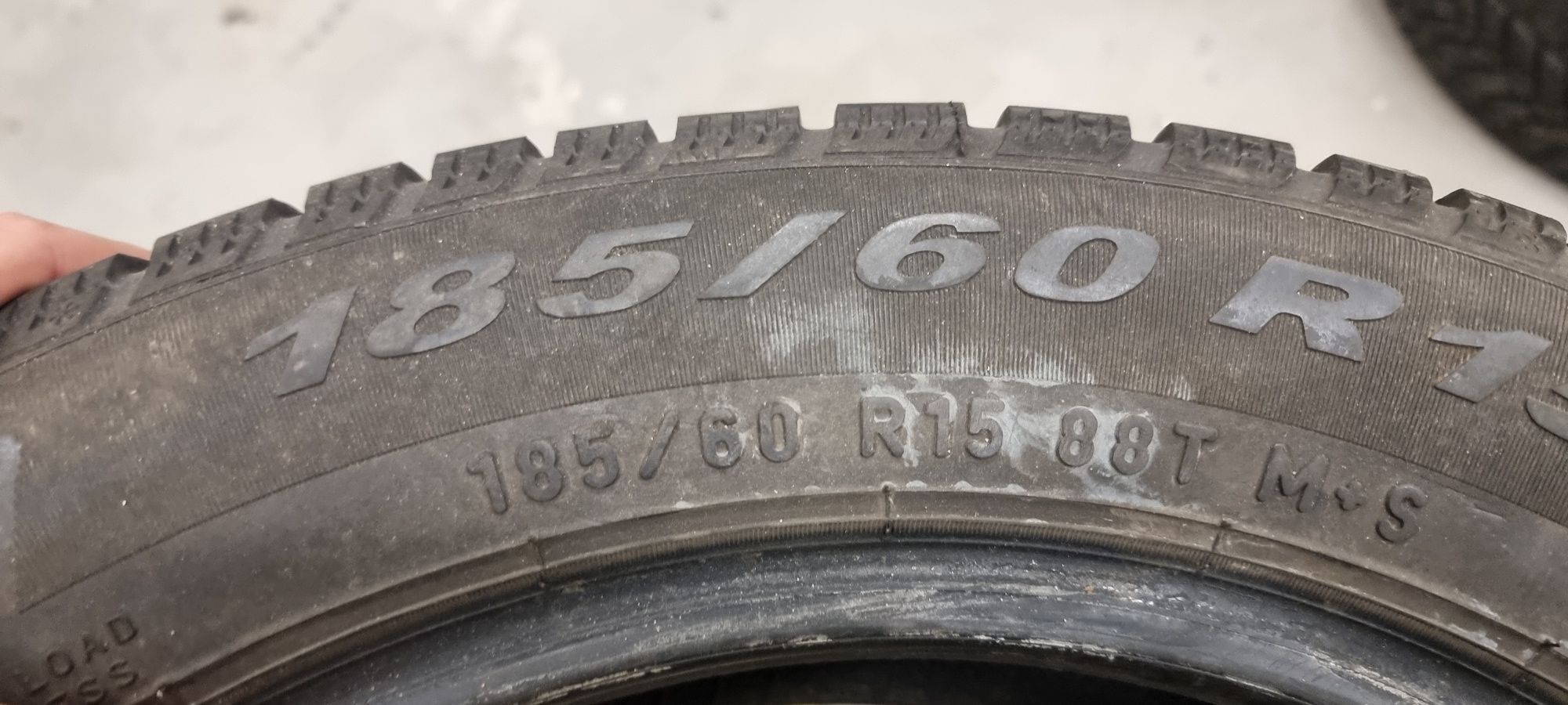 2бр Зимни гуми Pirelli 185/60/15 [2015]