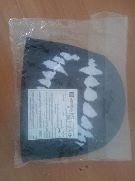 Шапка новый есть доставка только в Алмате цена 2500 а с доставкой 3500