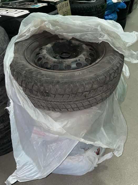 Продам Шины металлическими дисками и с колпаками