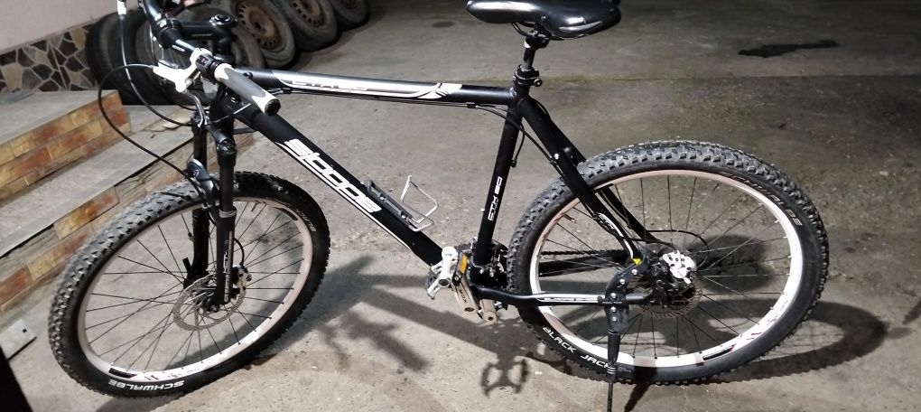 Bicicletă deosebită perfect funcțională