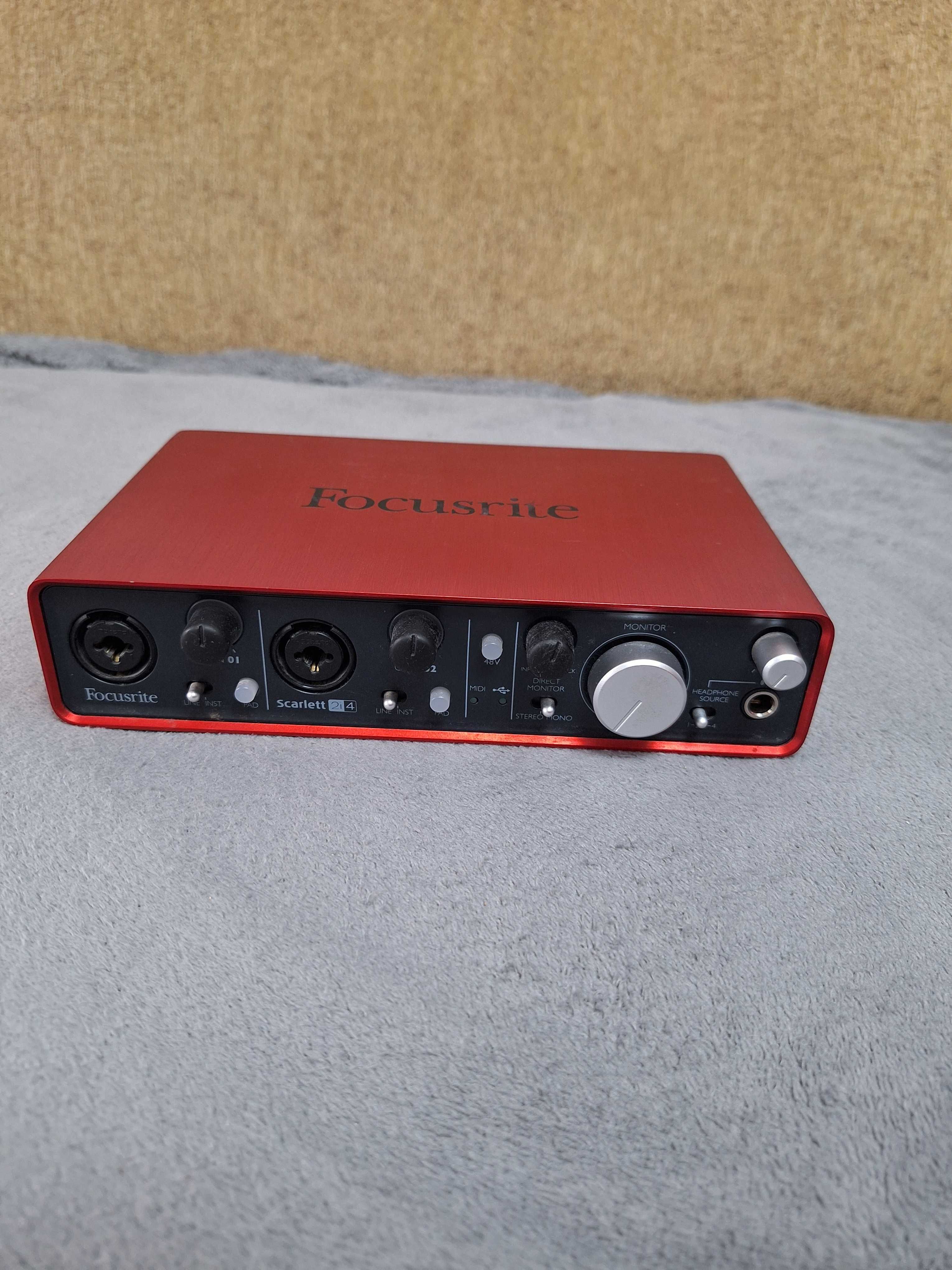 Focusrite Scarlett 2i4 interfata audio