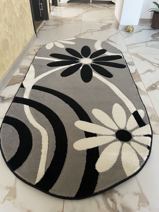 Covor gri cu negru si alb,2 m lungime/ 1 m latime