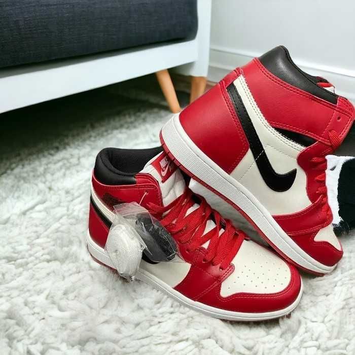 Nike Air Jordan 1 High Chicago Red