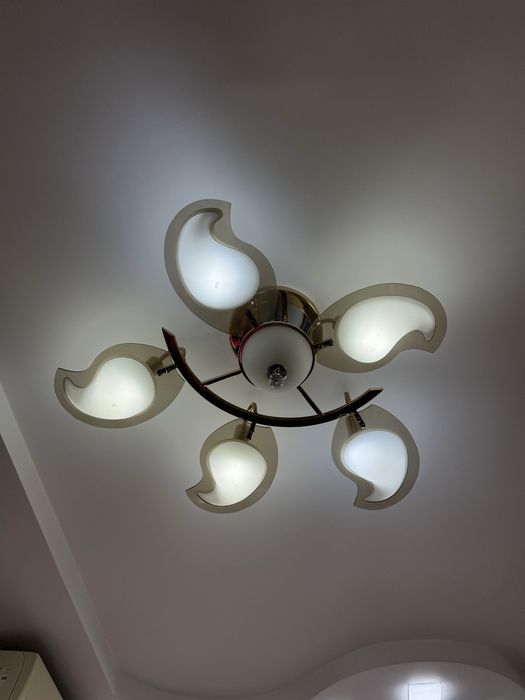 Продается телевизор и мебель для офиса