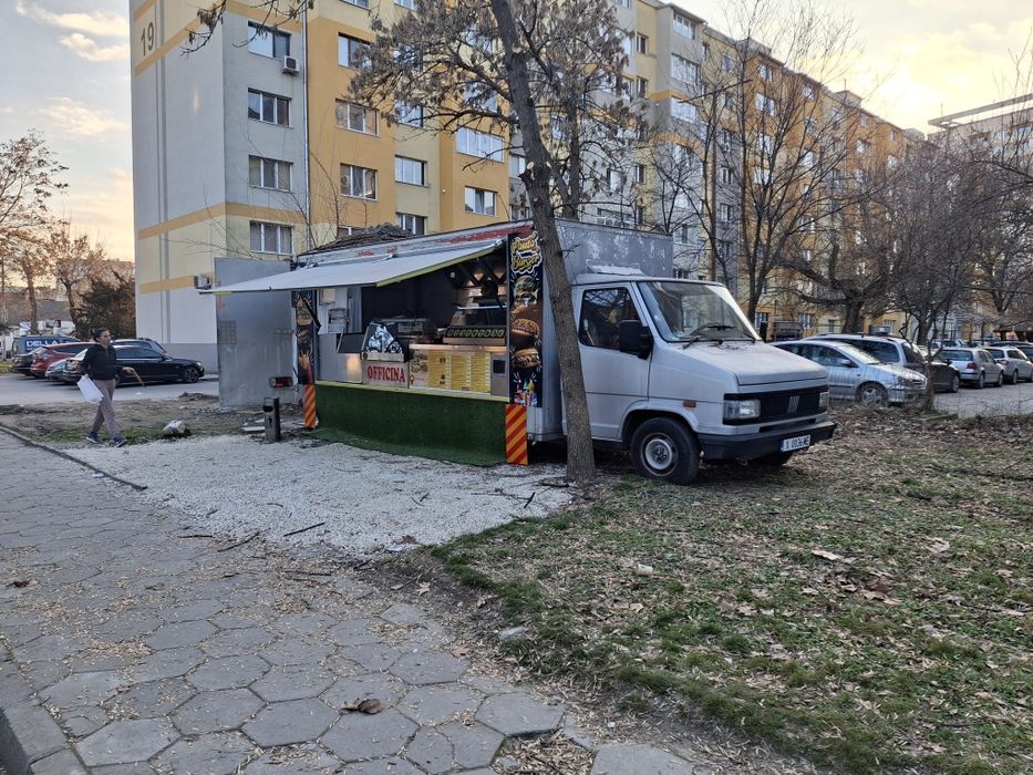 Кемпер оборудван  с професионална  кухня на газ.