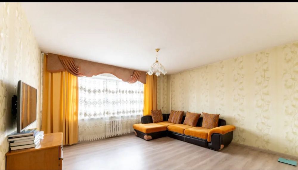 Диван в хорошем состоянии.Торг