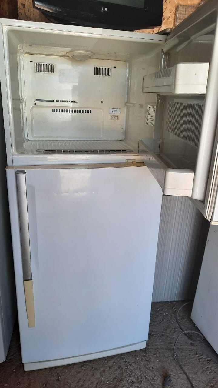 Продам большой рабочий холодильник самсунг