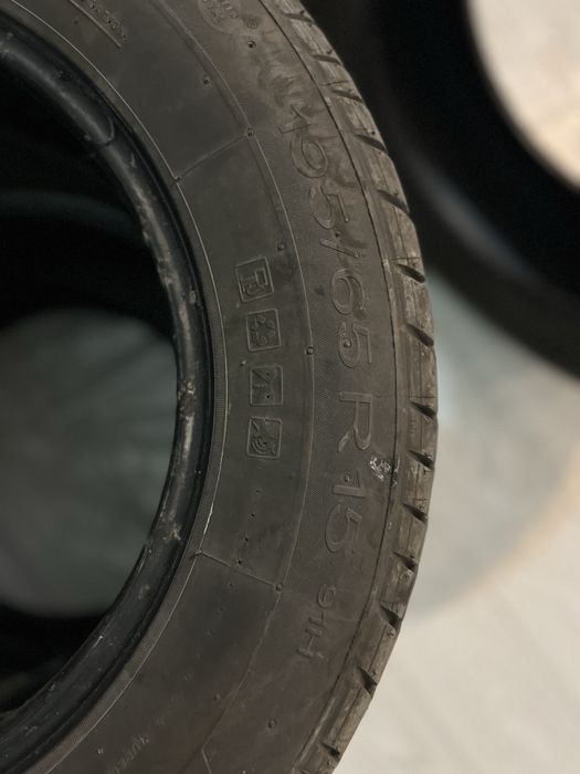 Vând set de 4 anvelope de vară dimensiune 195/65/R15 91H, stare buna