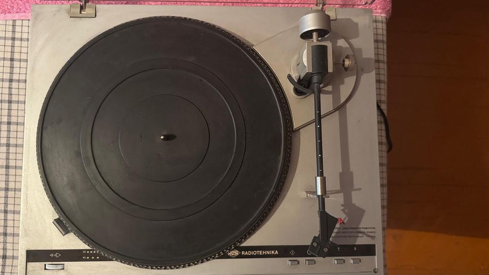 Продам качественный виниловый проигрыватель RADIOTEHNIKA