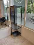 Vitrina din sticla, inchidere cu cheie - neagra / 155 x 37.5 x 42cm