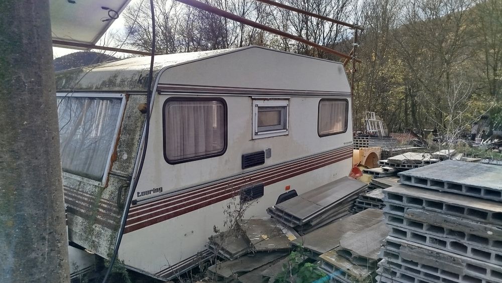 Каравана без документи за регистрация